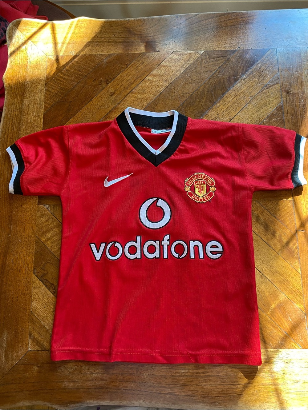 Vintage Nike Kids' Manchester United Red Soccer Jersey - Vodafone Sponsor